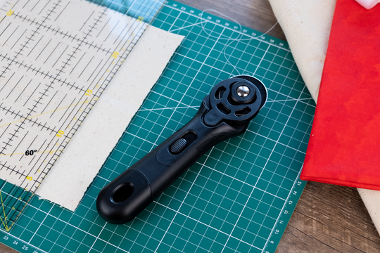 Midnight Edition Rotary Cutter - Straight Handle - LDH Scissors
