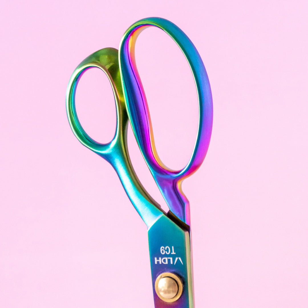 Anatomy of Fabric Shears: Why Do Fabric Scissors Have Different Handle Shapes?