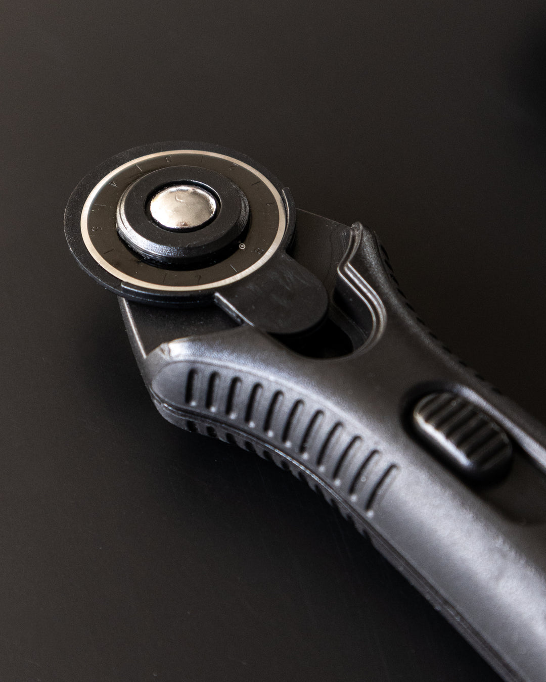 28mm Midnight Edition Rotary Cutter