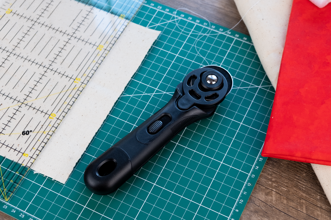 Midnight Edition Rotary Cutter - Straight Handle - LDH Scissors 